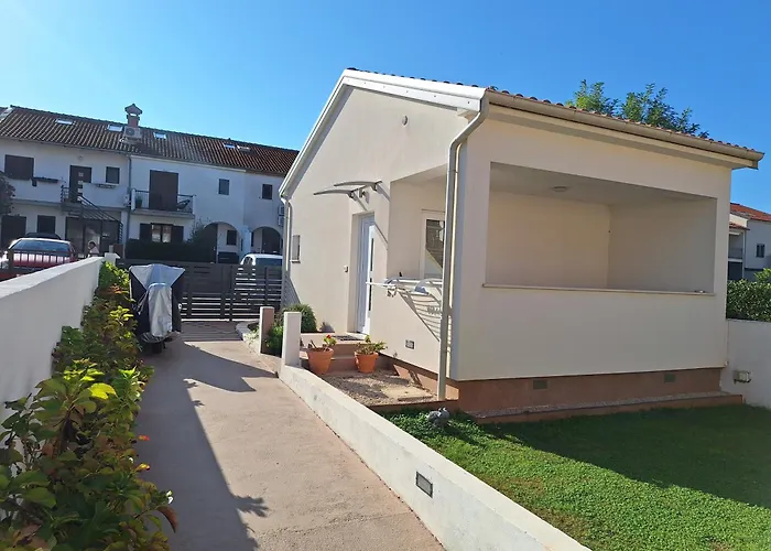 Mafi Πανσιόν Ρόβινι