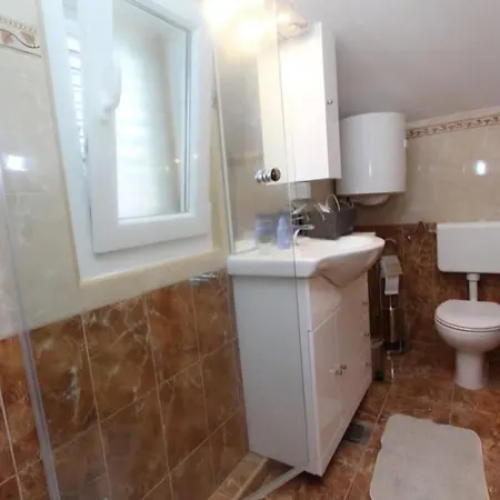 Guest house Mafi 2*
